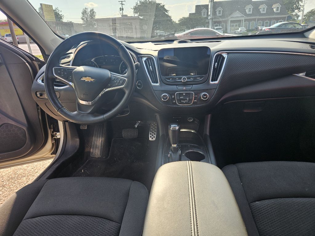 Photo 17 of this CHEVROLET MALIBU