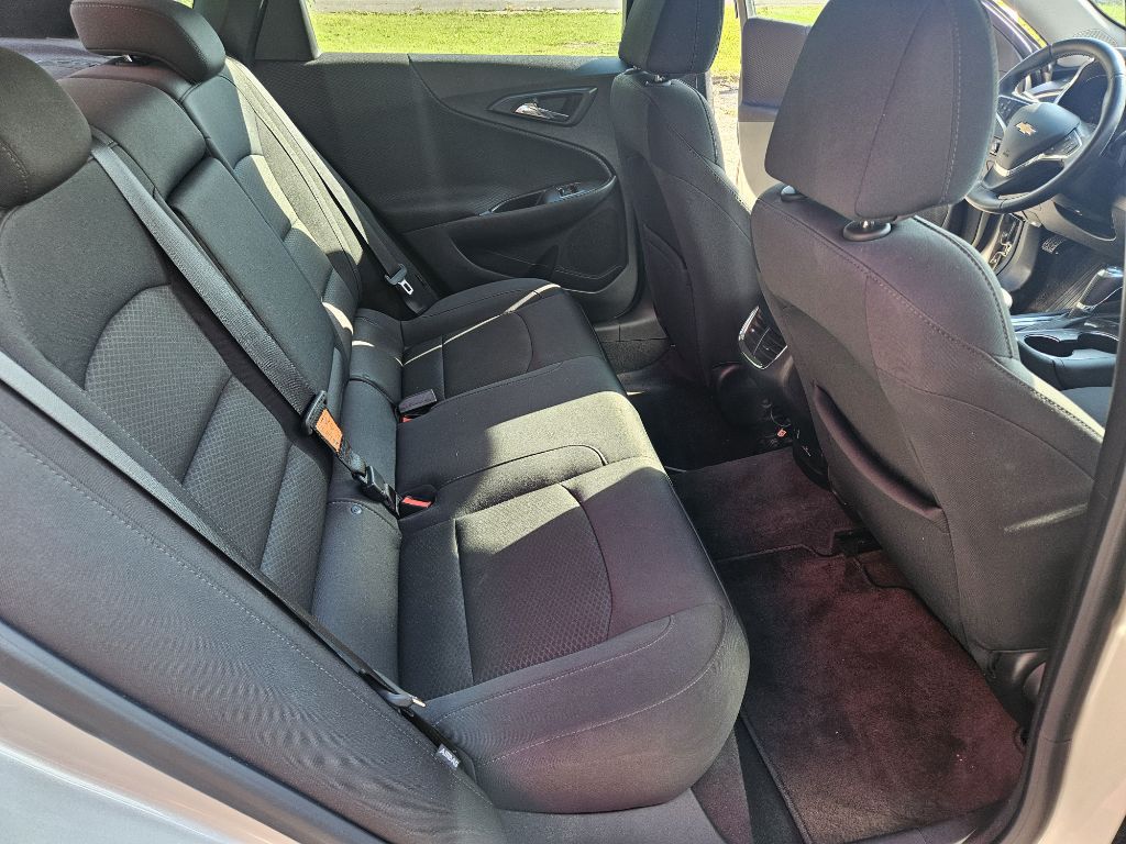 Photo 13 of this CHEVROLET MALIBU