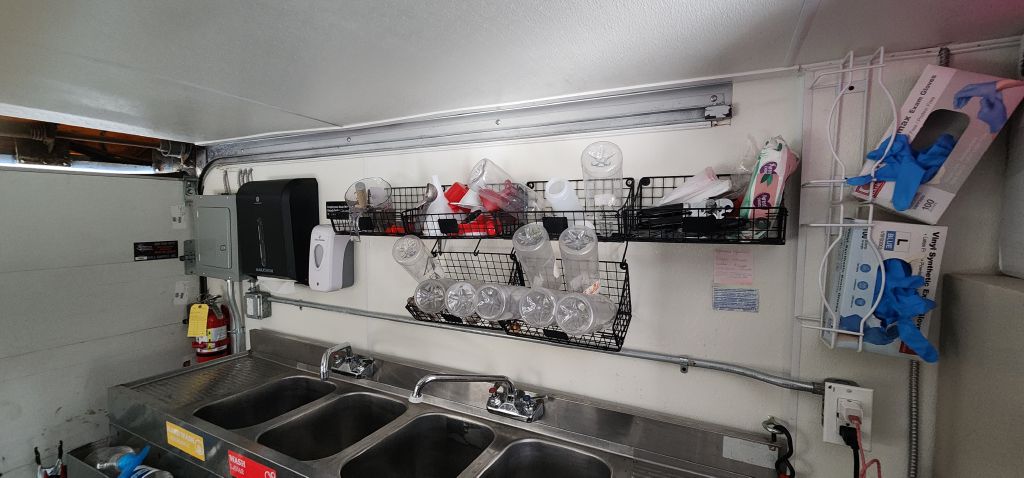 Photo 32 of this WORKHORSE CUSTOM CHA FOOD TRUCK