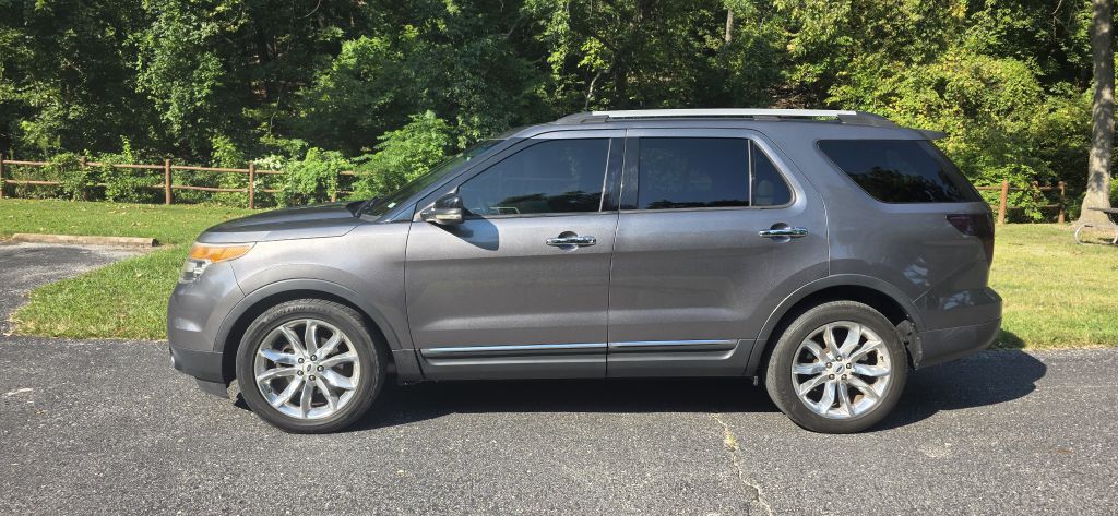 Photo 4 of this FORD EXPLORER