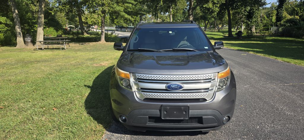 Photo 3 of this FORD EXPLORER