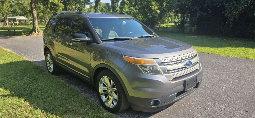 Photo 6 of this FORD EXPLORER