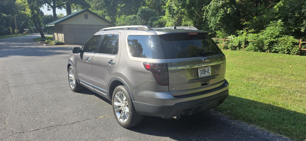 Photo 7 of this FORD EXPLORER