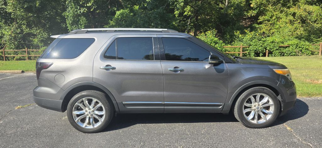 Photo 9 of this FORD EXPLORER