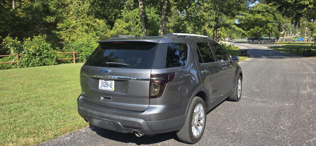 Photo 12 of this FORD EXPLORER