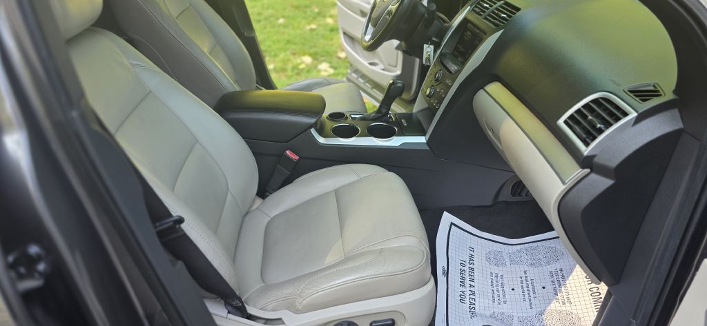 Photo 15 of this FORD EXPLORER
