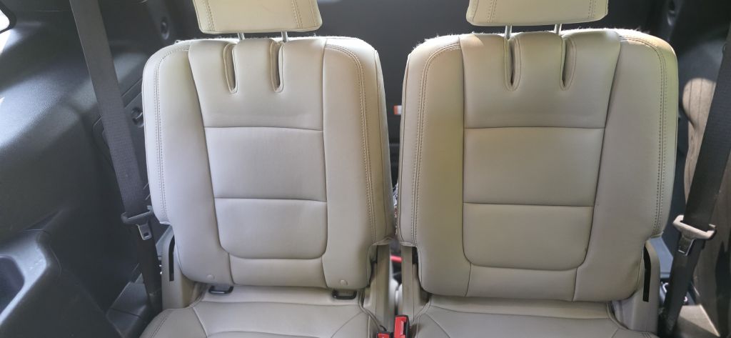 Photo 19 of this FORD EXPLORER