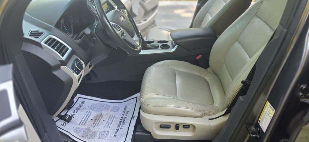 Photo 21 of this FORD EXPLORER