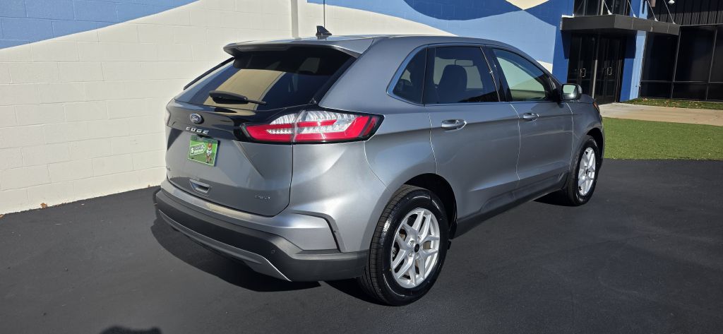 Photo 8 of this FORD EDGE