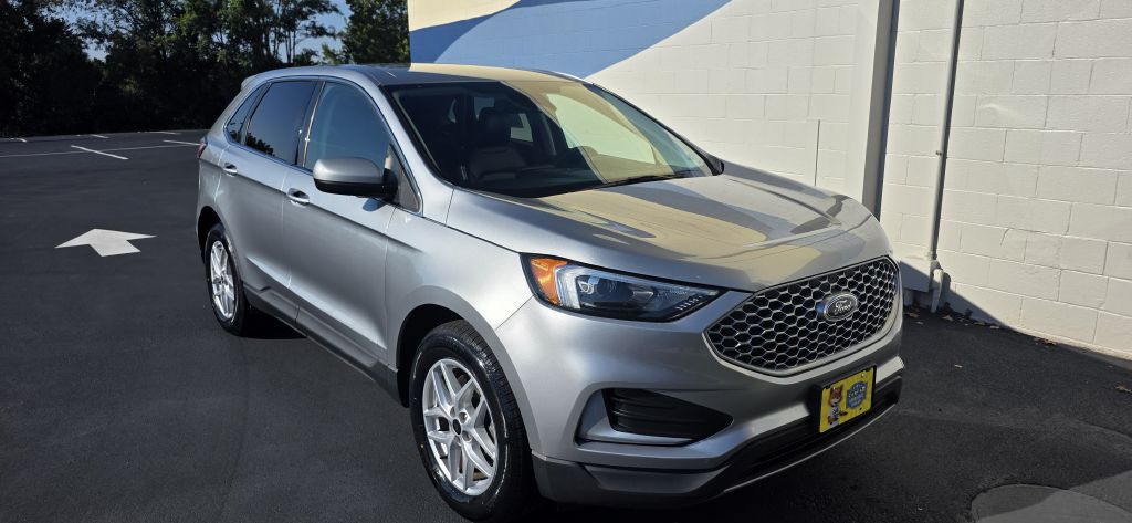 Photo 10 of this FORD EDGE