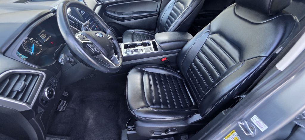 Photo 17 of this FORD EDGE