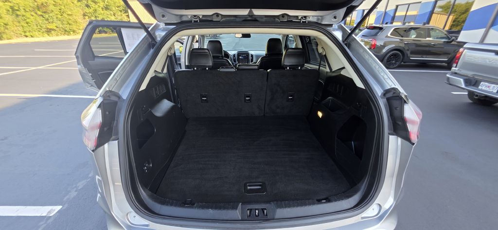 Photo 19 of this FORD EDGE