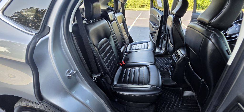 Photo 20 of this FORD EDGE