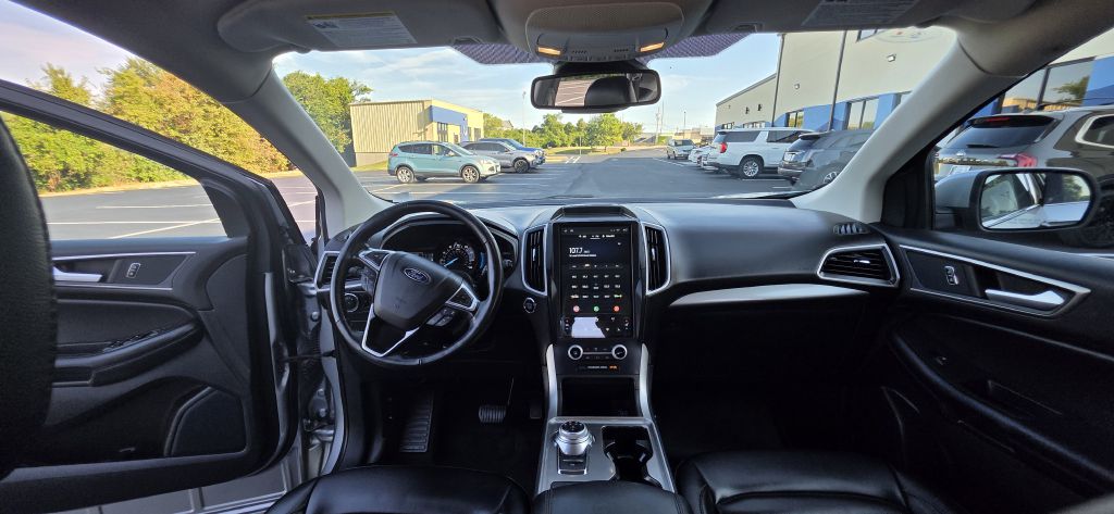 Photo 21 of this FORD EDGE