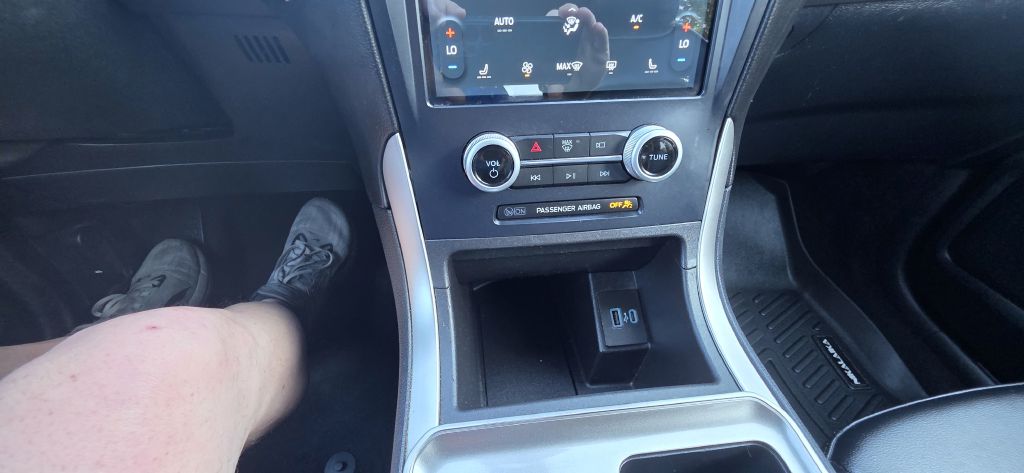 Photo 25 of this FORD EDGE