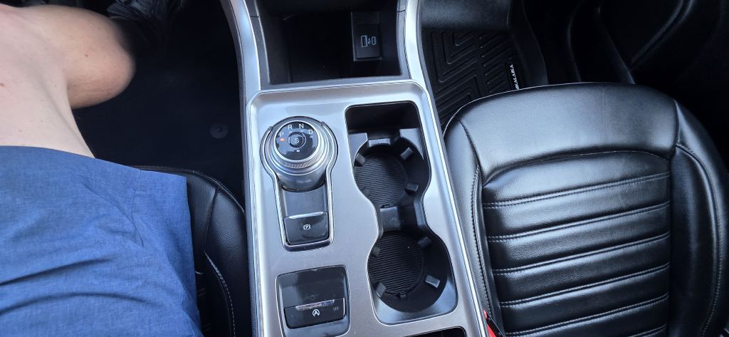 Photo 26 of this FORD EDGE