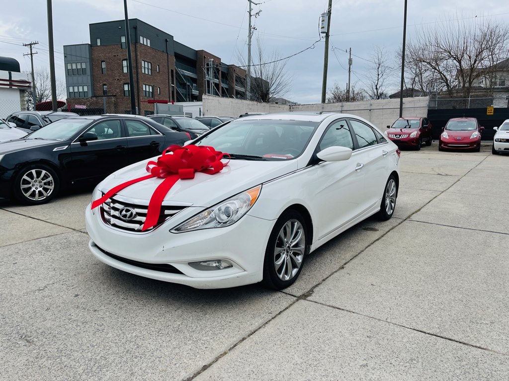 2012 HYUNDAI SONATA in NASHVILLE TN at RIDE AND DRIVE LLC, WHITE