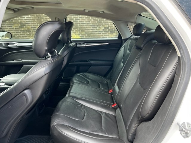 Photo 8 of this FORD FUSION TITANIUM
