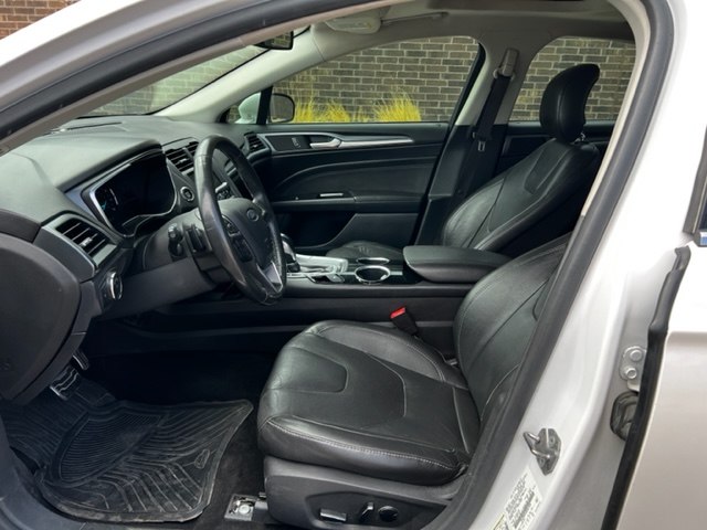 Photo 7 of this FORD FUSION TITANIUM