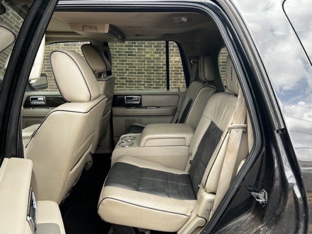 Photo 8 of this LINCOLN NAVIGATOR