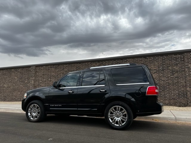 Photo 3 of this LINCOLN NAVIGATOR