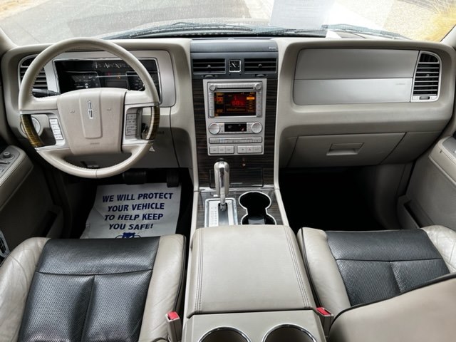 Photo 10 of this LINCOLN NAVIGATOR