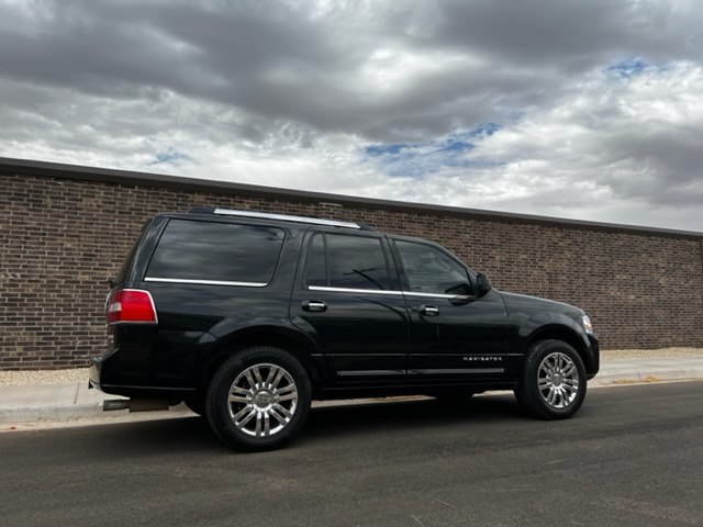 Photo 6 of this LINCOLN NAVIGATOR