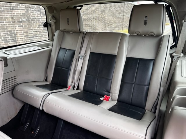 Photo 9 of this LINCOLN NAVIGATOR