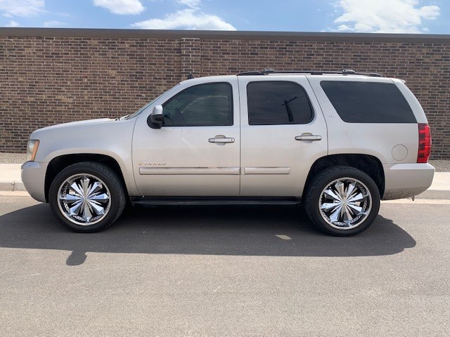 Photo 2 of this CHEVROLET TAHOE LT