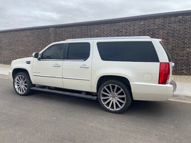 Photo 3 of this CADILLAC ESCALADE ESV