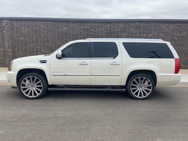 Photo 2 of this CADILLAC ESCALADE ESV