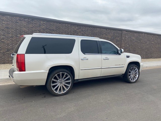 Photo 6 of this CADILLAC ESCALADE ESV