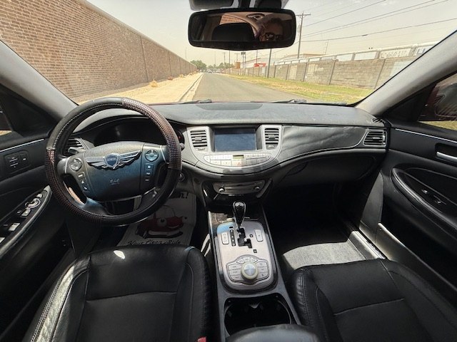 Photo 9 of this HYUNDAI GENESIS