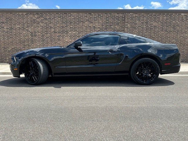 Photo 2 of this FORD MUSTANG