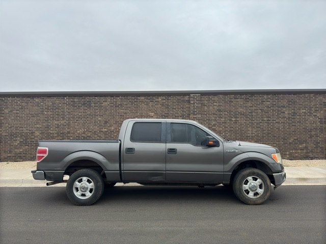 Photo 5 of this FORD F150 4WD