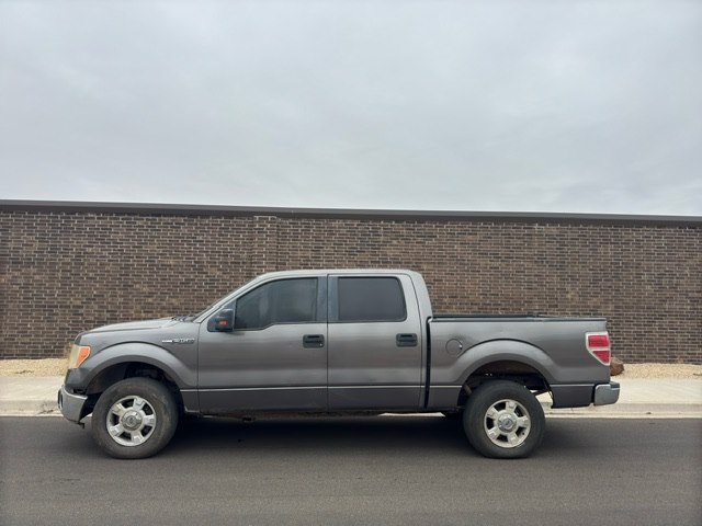 Photo 2 of this FORD F150 4WD