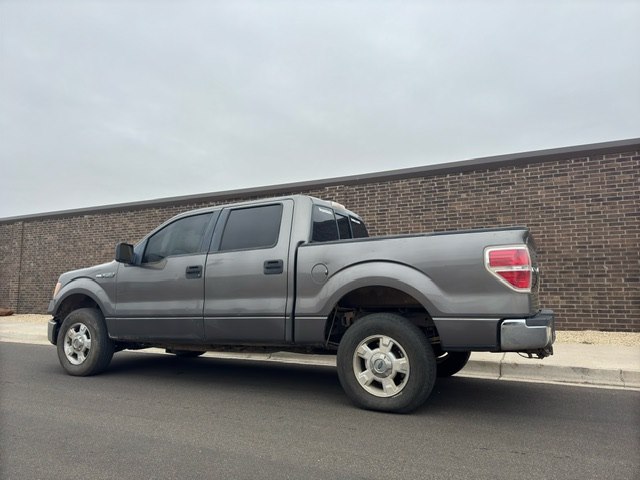 Photo 3 of this FORD F150 4WD