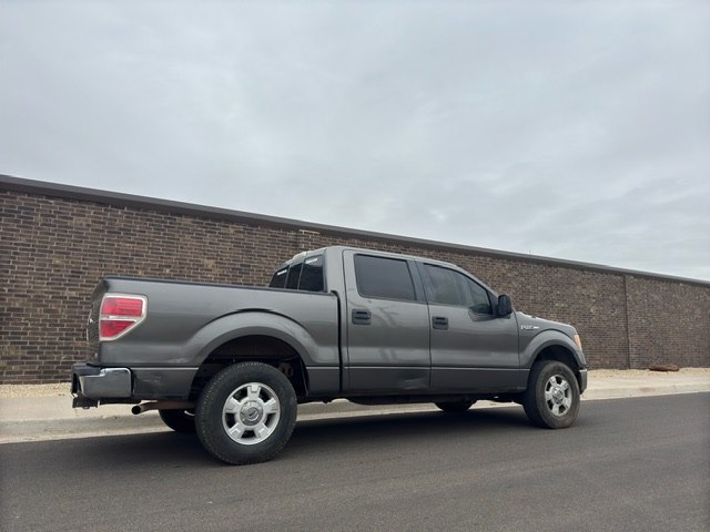 Photo 6 of this FORD F150 4WD