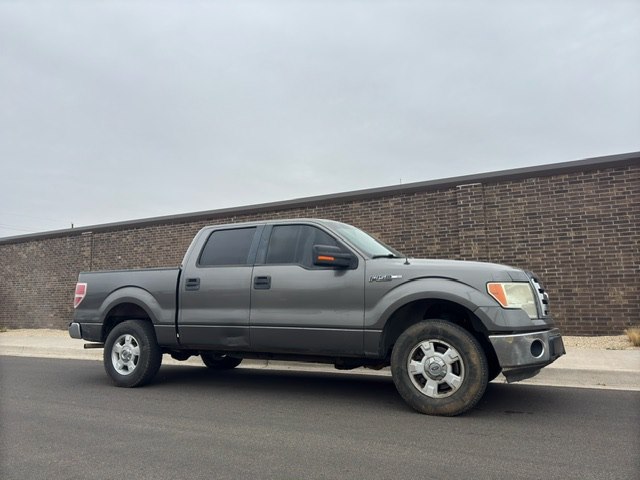 Photo 4 of this FORD F150 4WD
