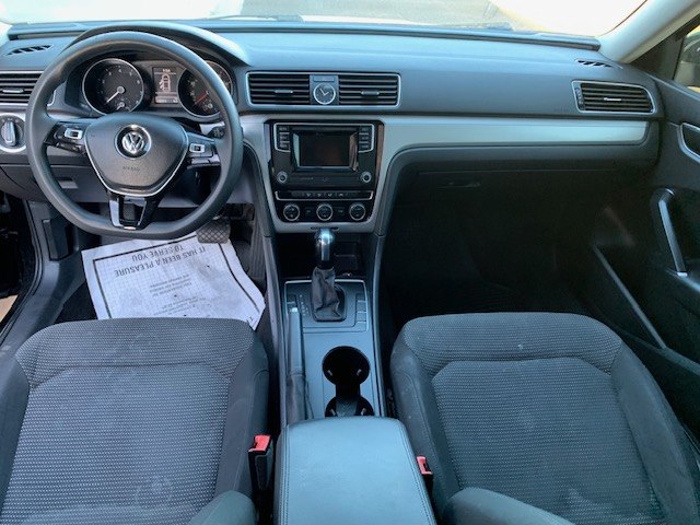 Photo 9 of this VOLKSWAGEN PASSAT S