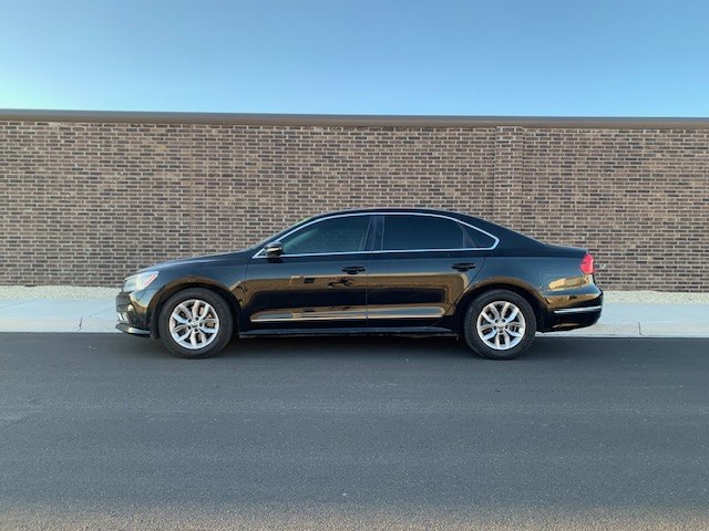 Photo 2 of this VOLKSWAGEN PASSAT S