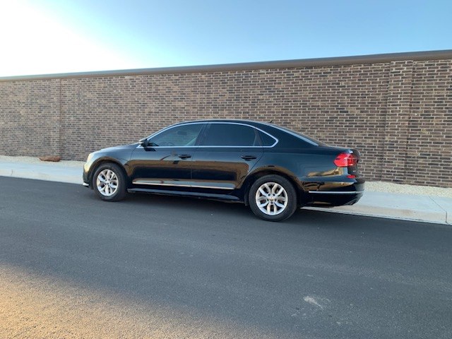 Photo 3 of this VOLKSWAGEN PASSAT S