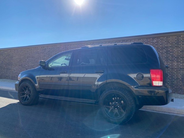 Photo 3 of this CHRYSLER ASPEN LIMITED