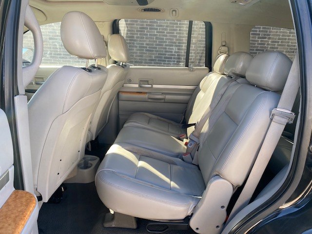 Photo 8 of this CHRYSLER ASPEN LIMITED