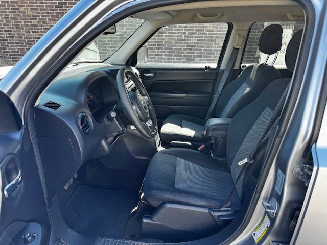 Photo 7 of this JEEP PATRIOT