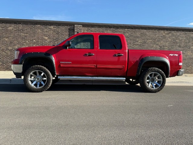 Photo 2 of this GMC SIERRA