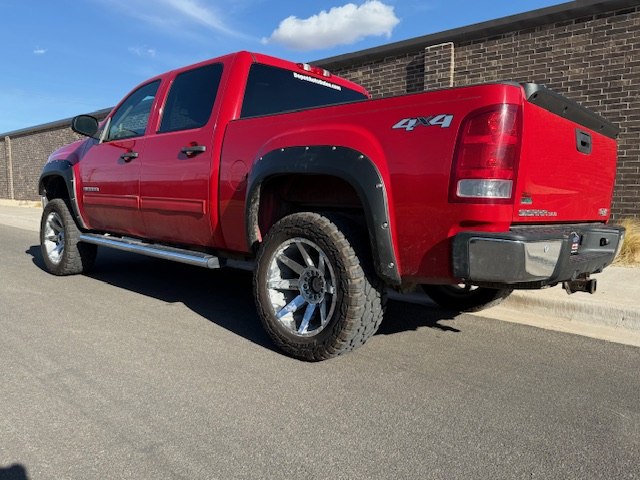 Photo 3 of this GMC SIERRA