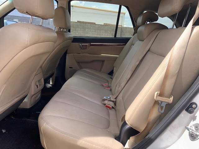 Photo 8 of this HYUNDAI SANTA FE