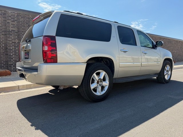 Photo 6 of this CHEVROLET SUBURBAN