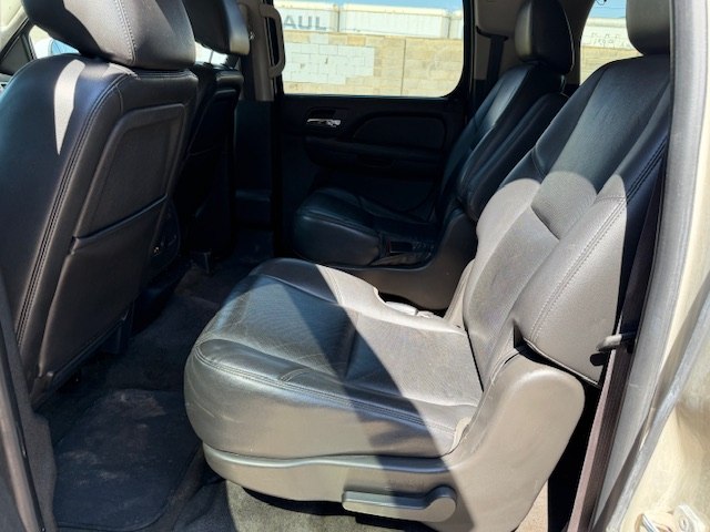 Photo 8 of this CHEVROLET SUBURBAN